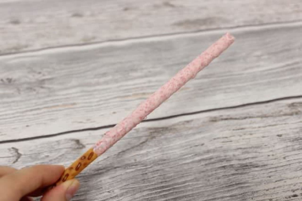 "Giant Dream Pocky" crushed strawberries
