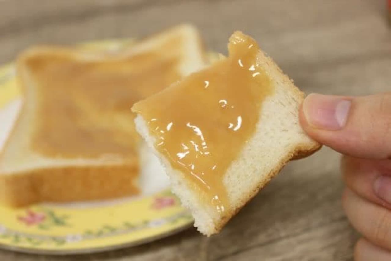 Toast coated with "caramel cream" sold by Glico